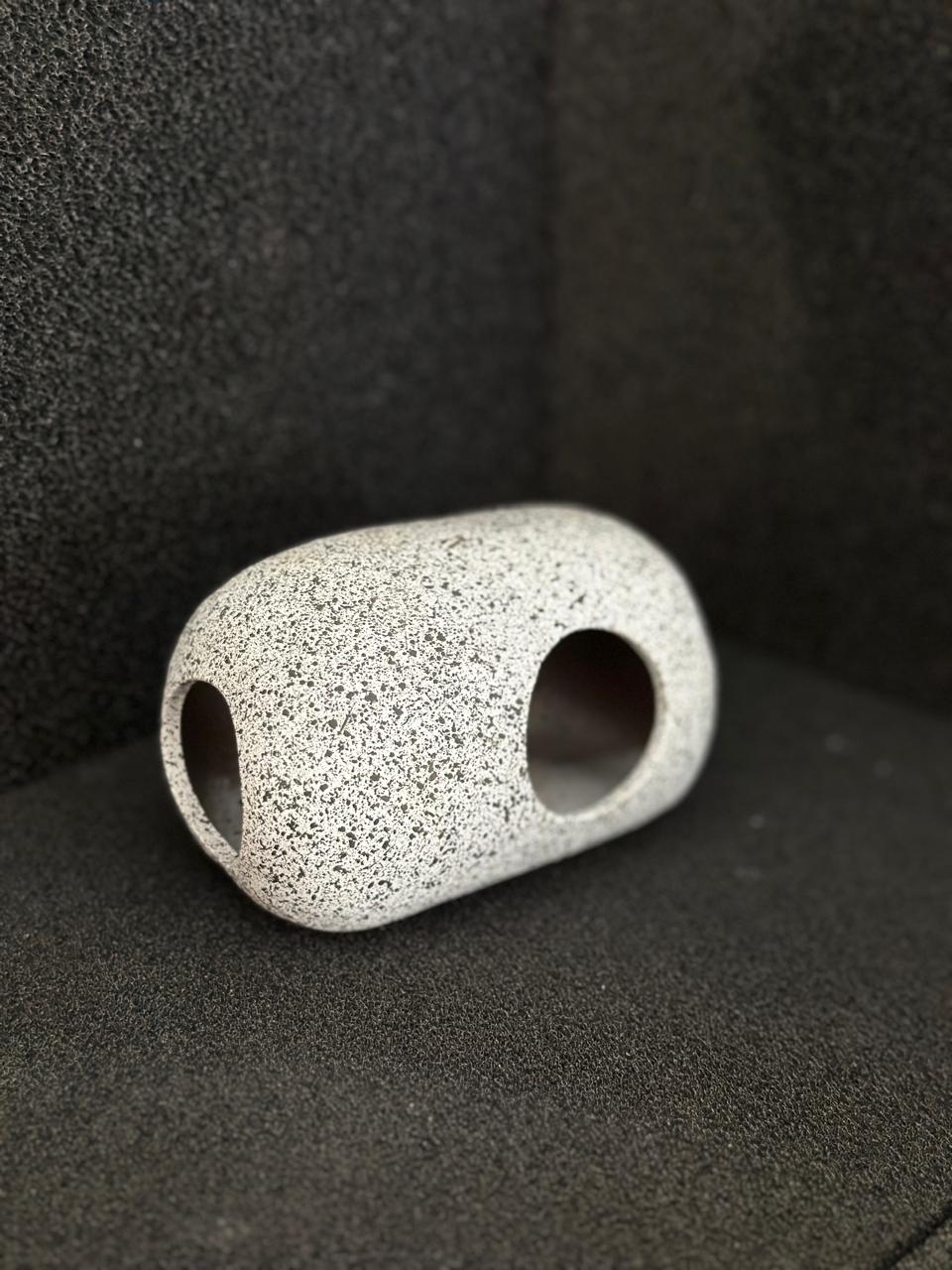 Rock two-hole pot Cave - Small